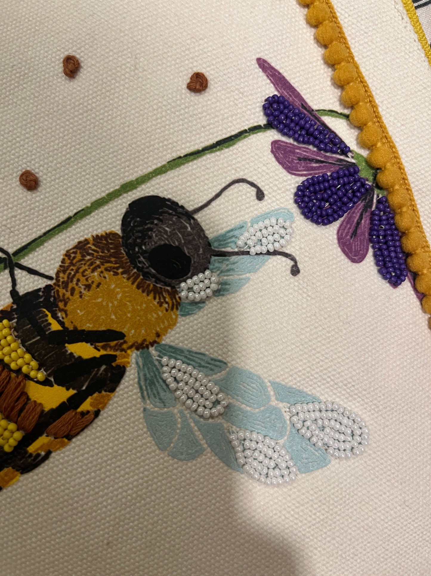 Honey bee utility pouch